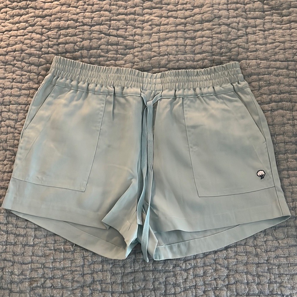 Southern Shirt light blue shorts